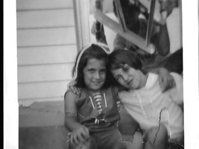 1970 Zann & Debbie Francis.jpg